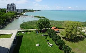 Club 218 Wellness + Panorama Apartman Siofok